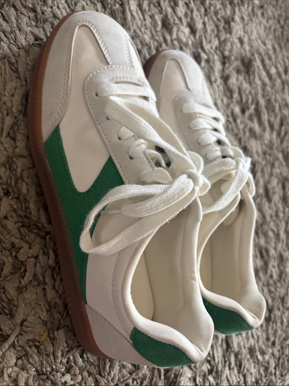 No Boundaries White and Green Low-Top Sneakers - Picture 2 of 10